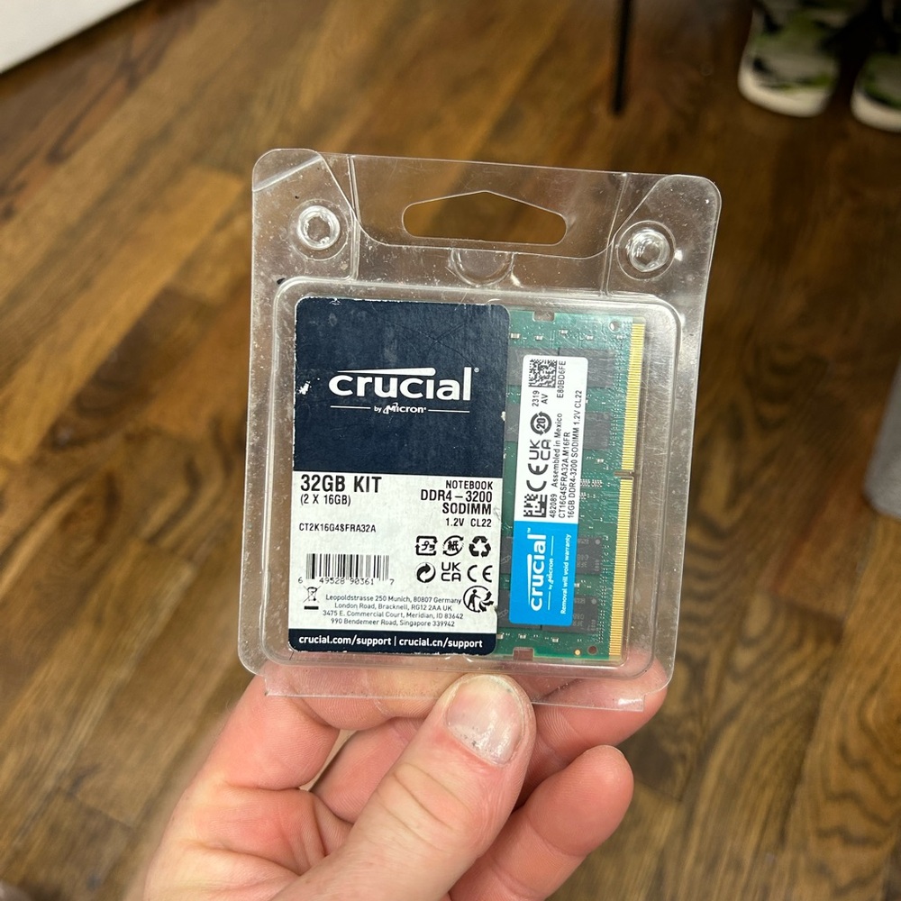 Crucial 32GB RAM Kit with Blue and Green Accents